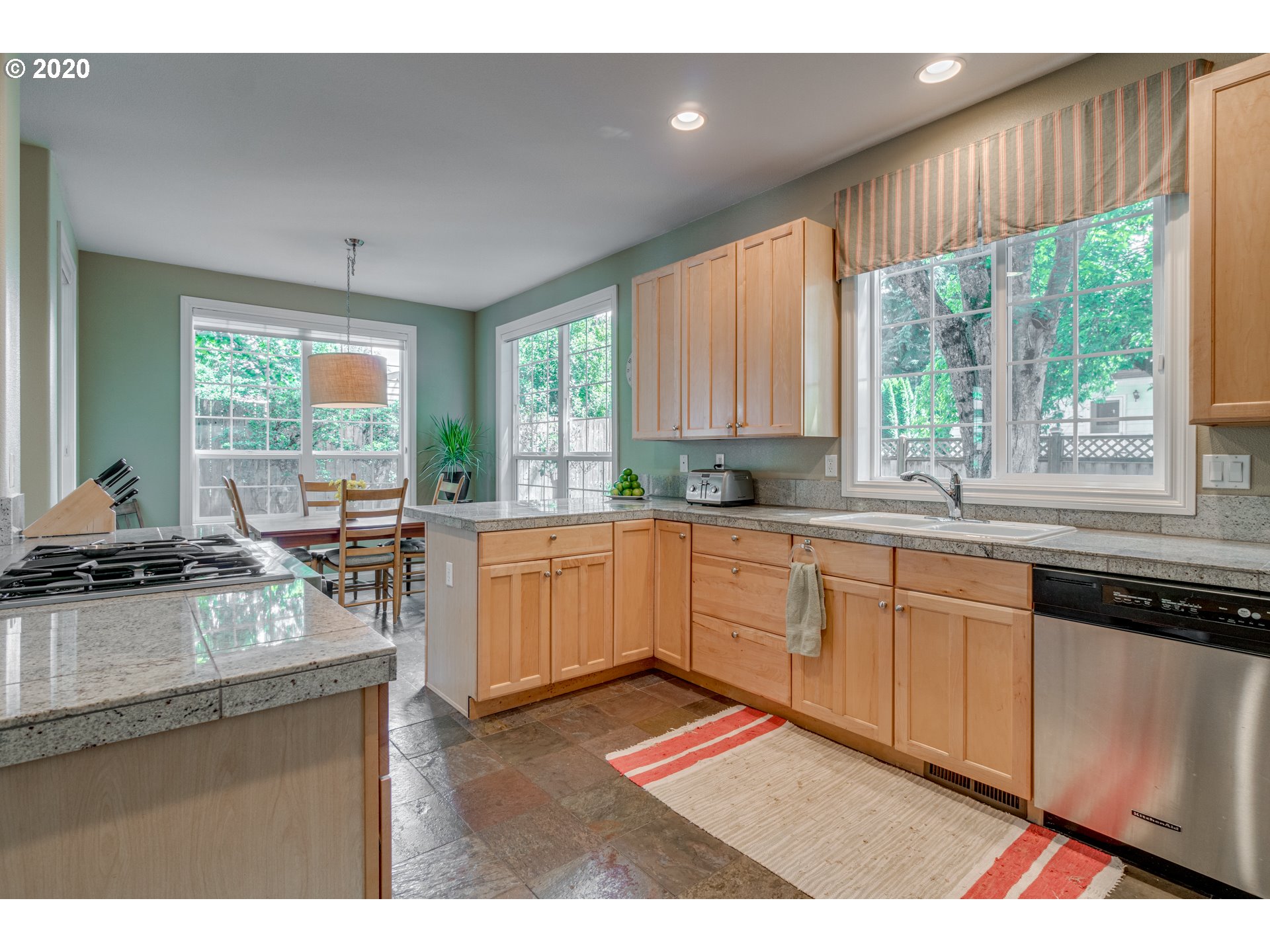 6033 Southwest Taylors Ferry Road Portland, OR 97219 - Photo 8 of 32 Gallery Image 8