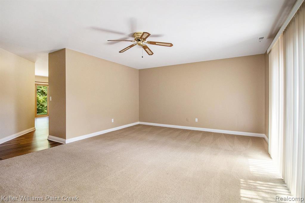 2351 Rochelle Park Drive Rochester Hills, MI 48309 - Photo 2 of 20