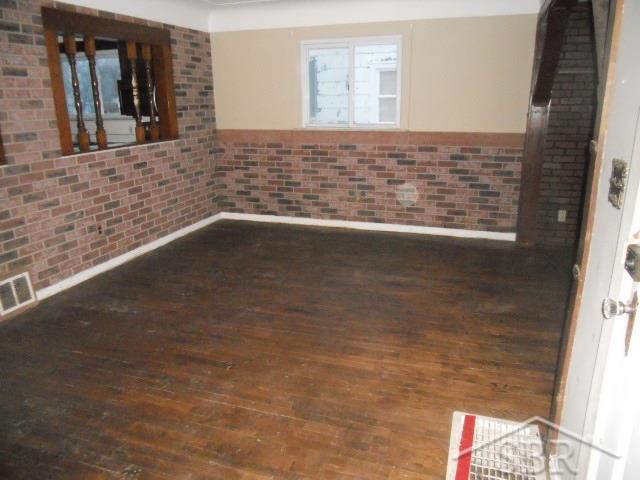 1502 Wilson Street Bay City, MI 48708 - Photo 5 of 14 50030921-4.JPG