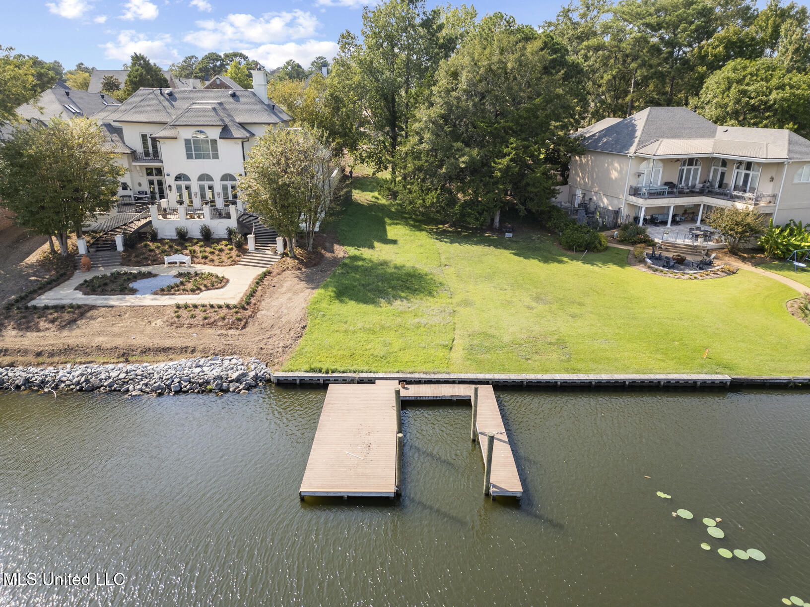 143 Overlook Pointe Drive Ridgeland, MS 39157 - Photo 2 of 15 Pier/Boat Dock