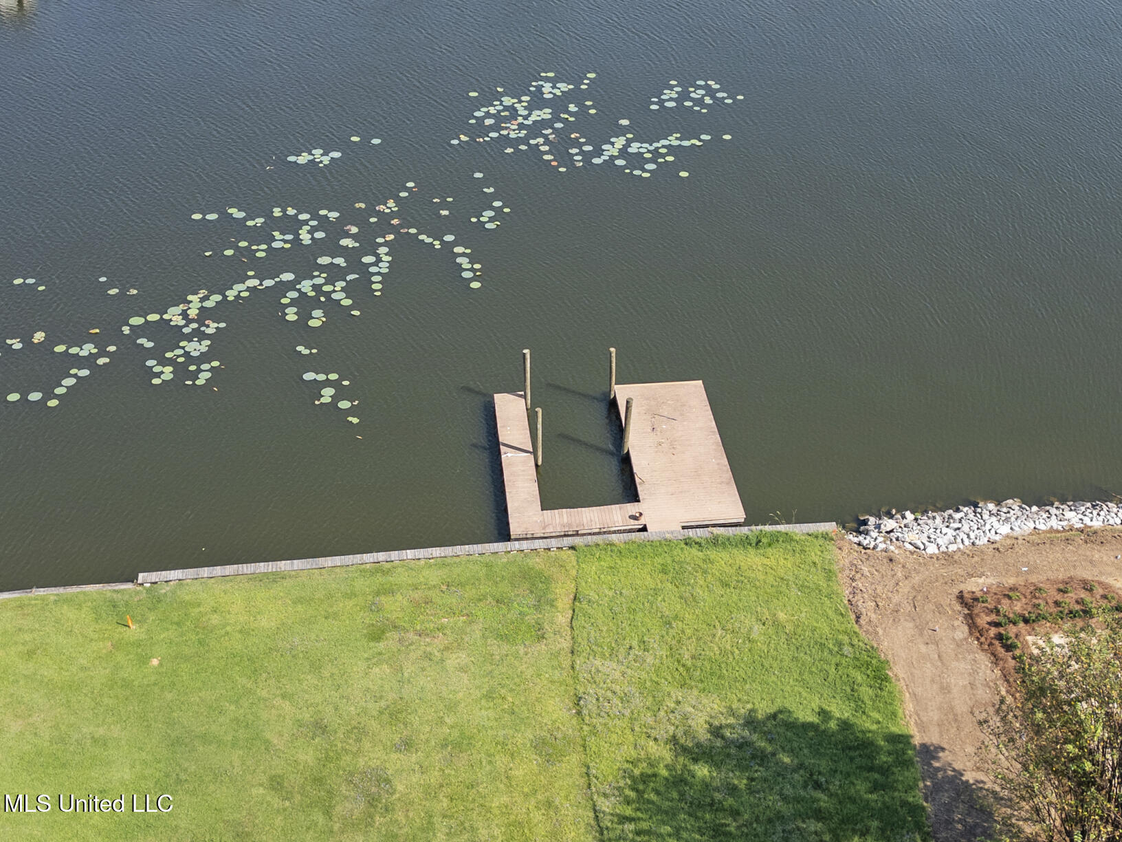 143 Overlook Pointe Drive Ridgeland, MS 39157 - Photo 3 of 15 @80 ft of water frontage