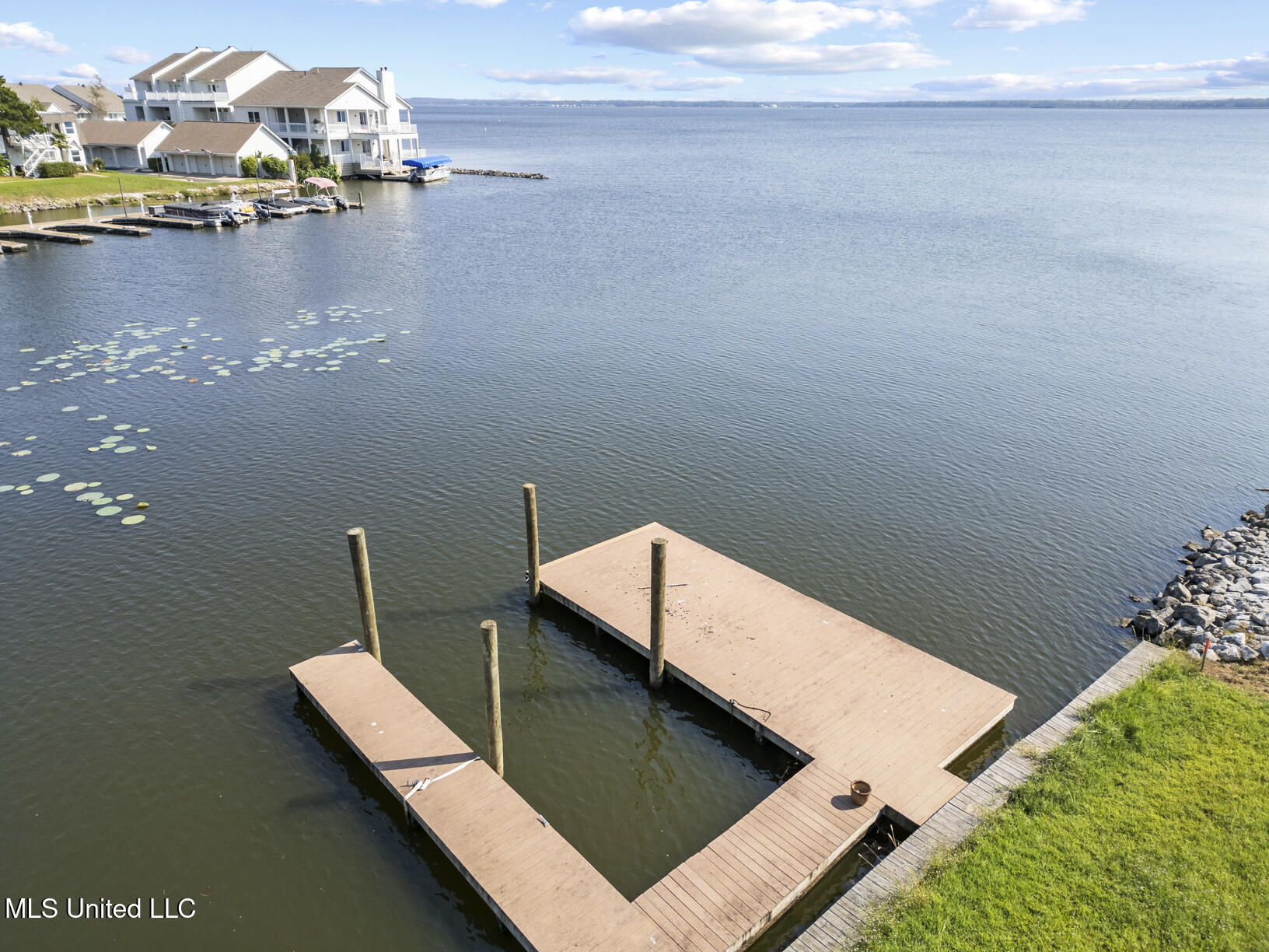 143 Overlook Pointe Drive Ridgeland, MS 39157 - Photo 4 of 15 Boat Lift Ready