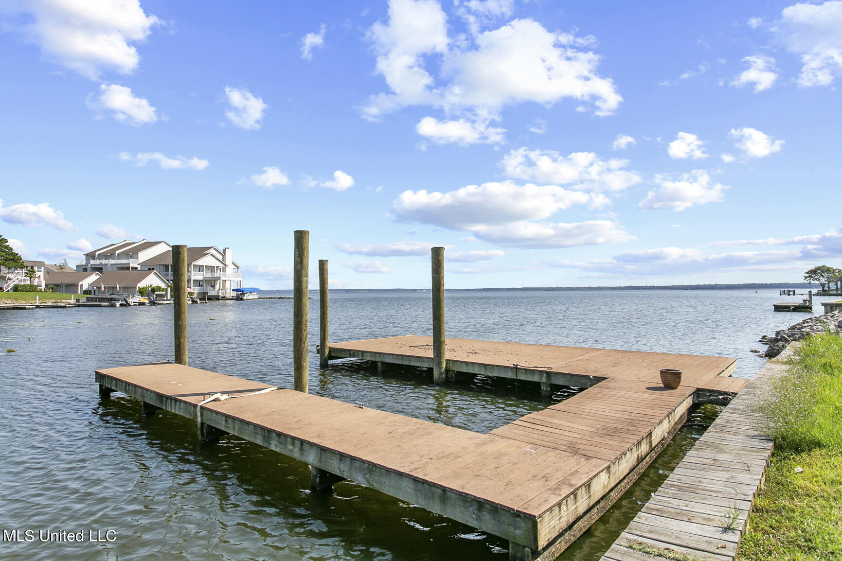 143 Overlook Pointe Drive Ridgeland, MS 39157 - Photo 10 of 15 Ready for your boat