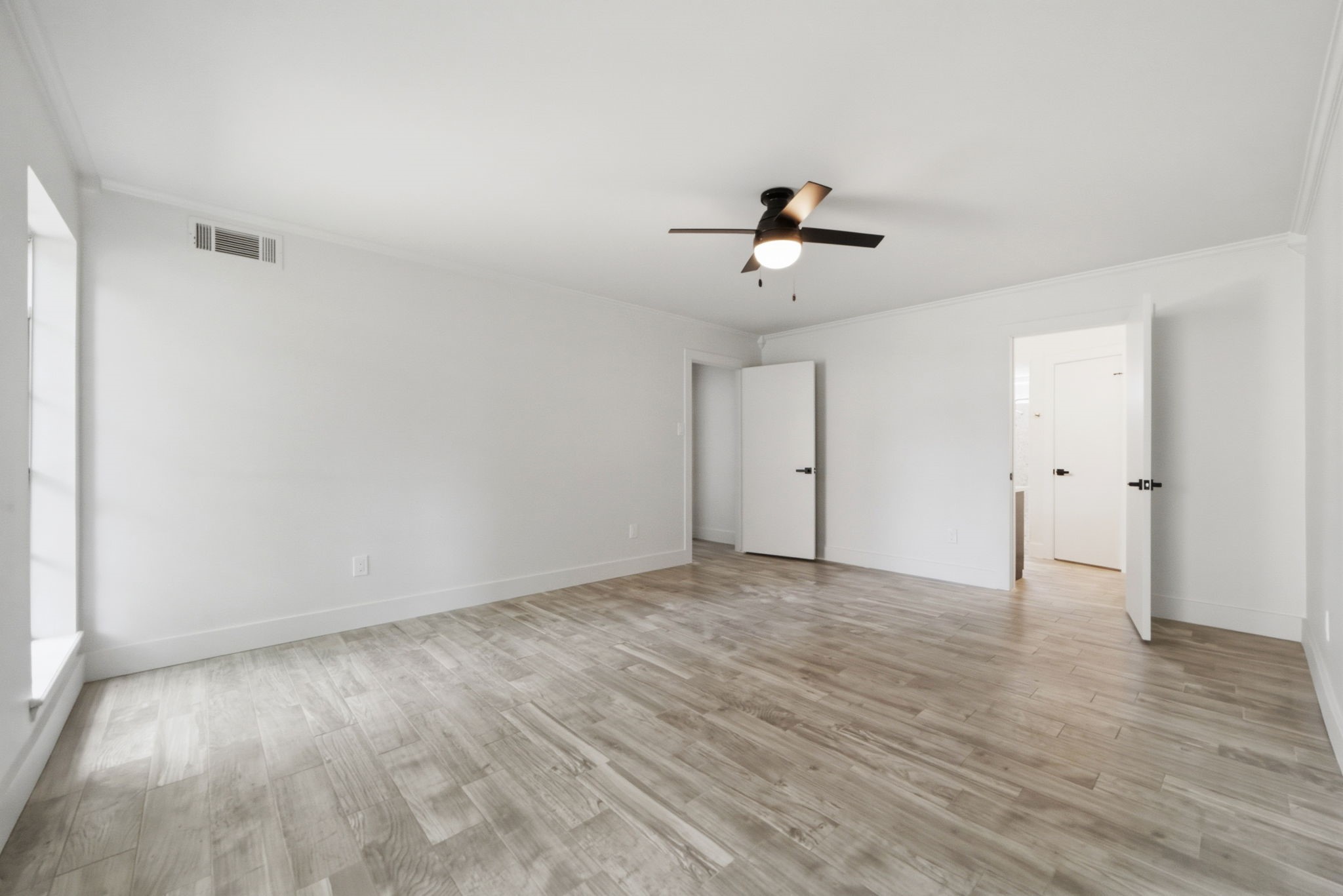 8131 Theisswood Road Spring, TX 77379 - Photo 19 of 31 Lots of natural light