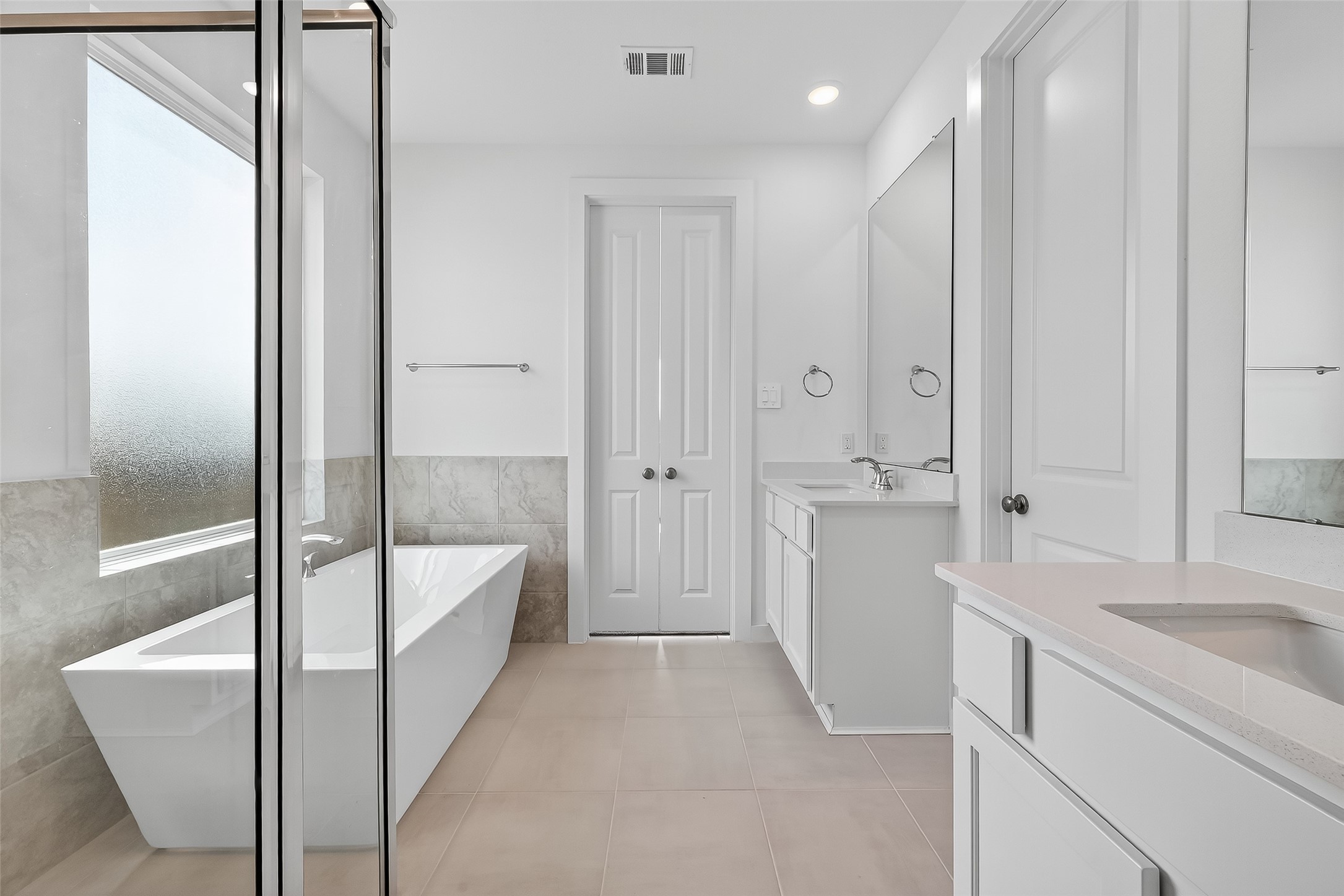 3222 Kindred Way Richmond, TX 77406 - Photo 45 of 50 a bathroom with a bathtub and a sink