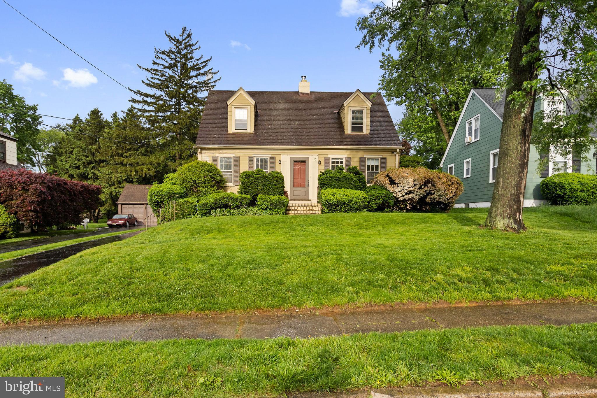 10 Pershing Avenue Ewing, NJ 08618 - Photo 3 of 24 a front view of house with yard and green space