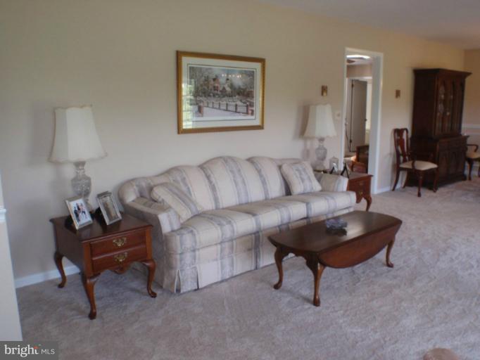 3334 Halter Road Westminster, MD 21158 - Photo 7 of 30 Living Room