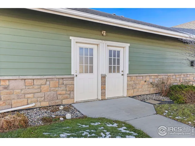 a view of multiple houses with a yard