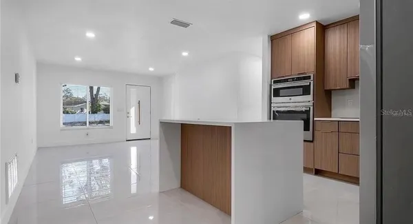 $3,900 | 8641 May Circle, Tampa, FL 33614