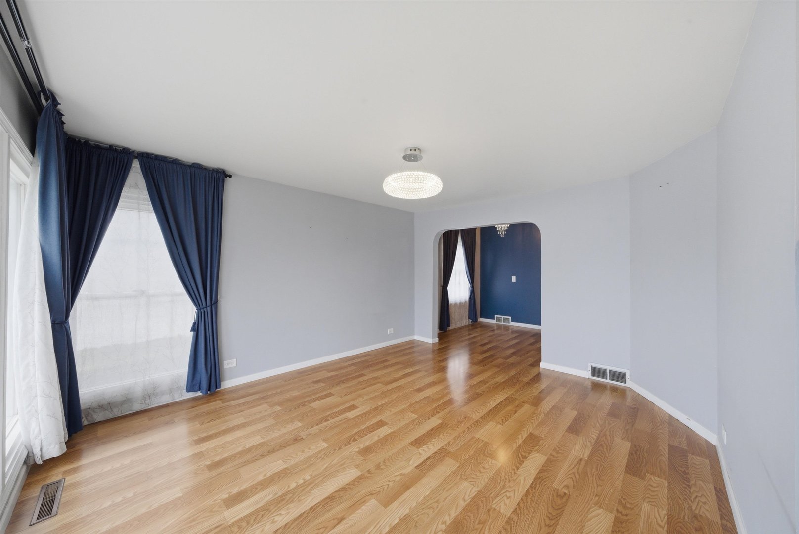 1517 East Roosevelt Road Wheaton, IL 60187 - Photo 6 of 54