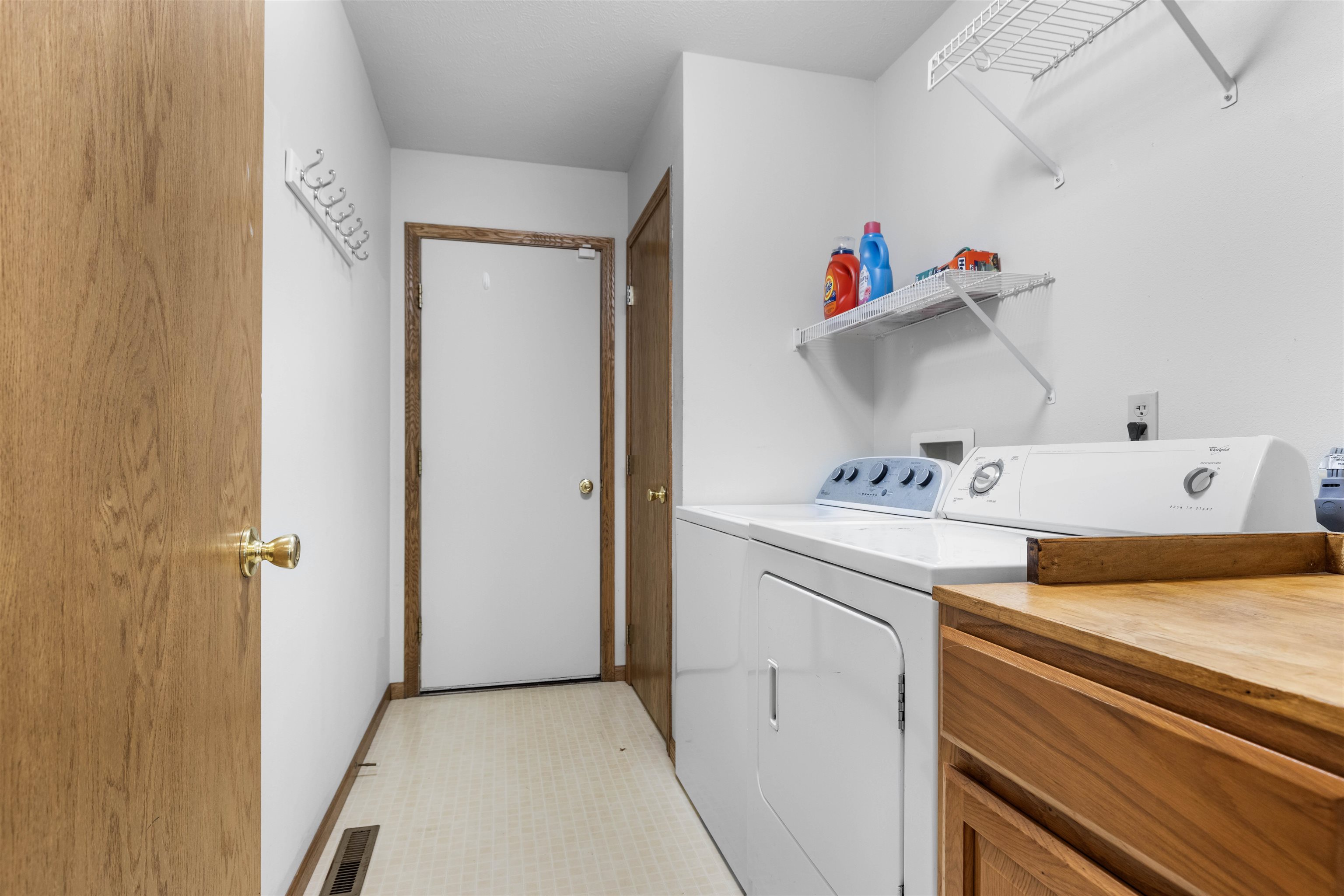 5005 Windsor Road Loves Park, IL 61111 - Photo 13 of 23 Gallery Image 13