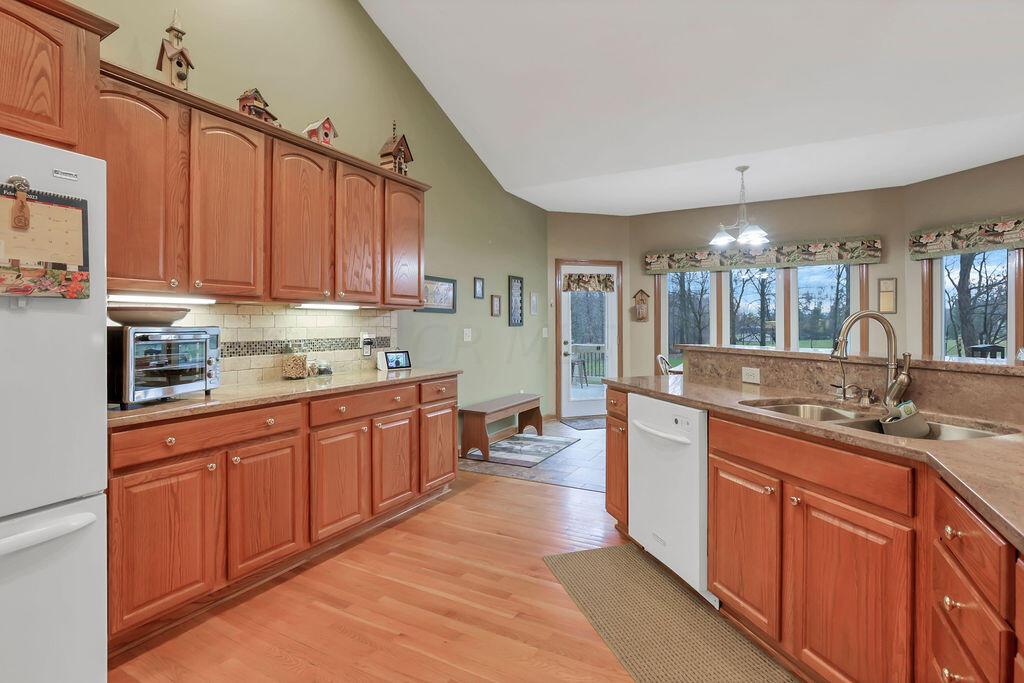 2913 Blacklick Road Northwest Baltimore, OH 43105 - Photo 23 of 75 Kitchen