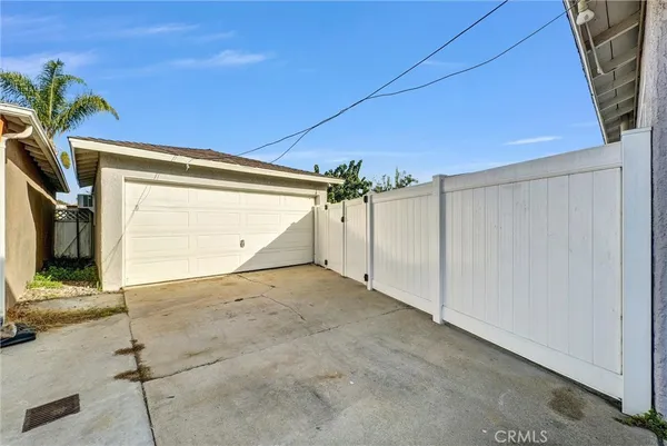 a view of a garage