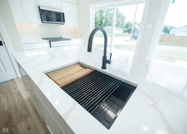 $254,700 | 825 Main Street, Elwood, IN 46036