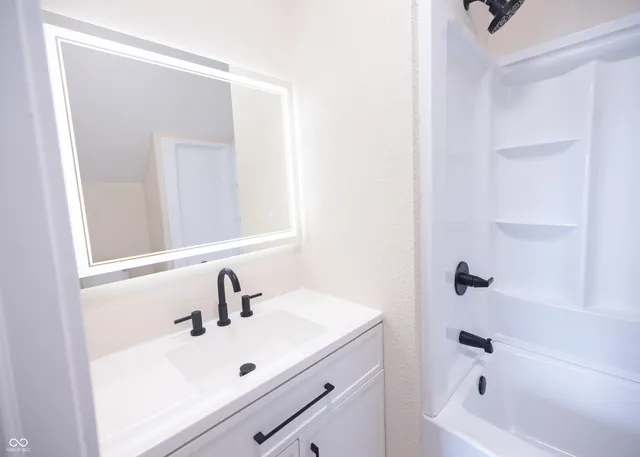 $254,700 | 825 Main Street, Elwood, IN 46036