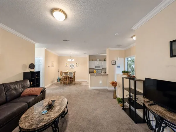 $2,400 | 143 Southern Pecan Circle, Unit 201, Winter Garden, FL 34787