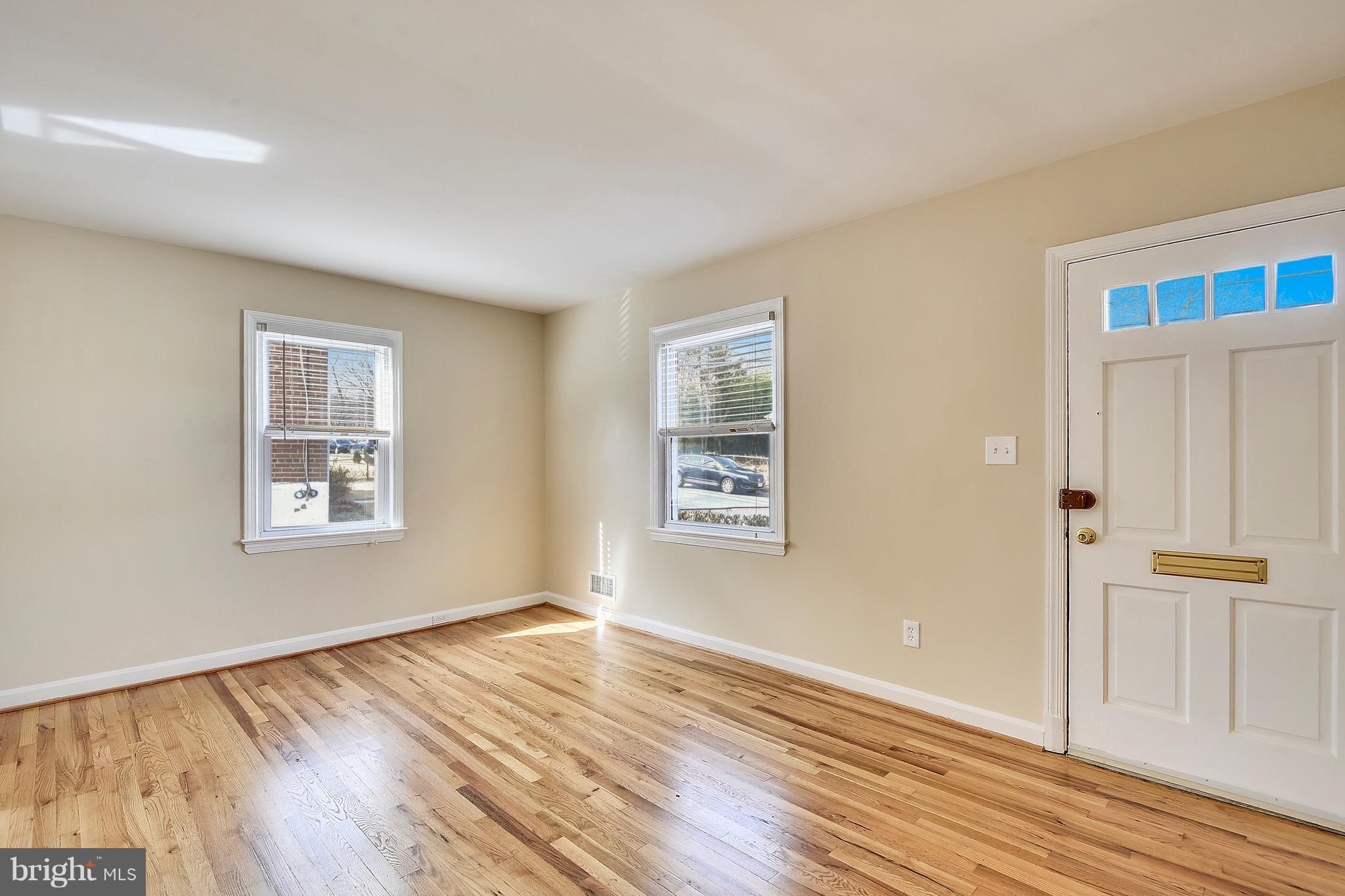 1512 Jasper Street Silver Spring, MD 20902 - Photo 6 of 30 Living Room