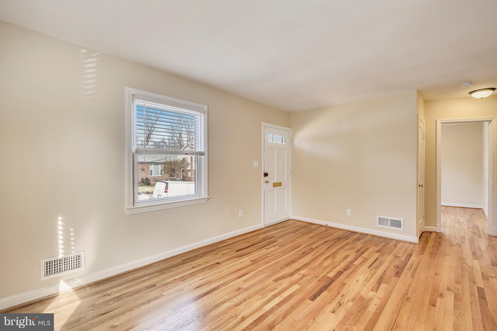1512 Jasper Street Silver Spring, MD 20902 - Photo 7 of 30 Living Room