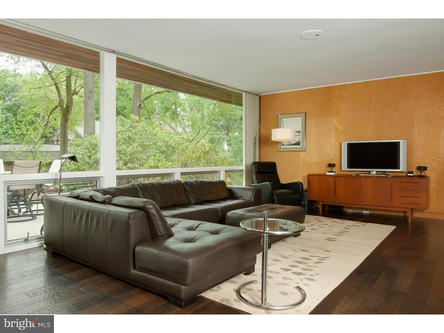 929 Frog Hollow Road Jenkintown, PA 19046 - Photo 8 of 24 Living Room