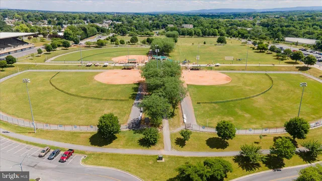 $995 | 250 North Mulberry Street, Unit 2F, Hagerstown, MD 21740