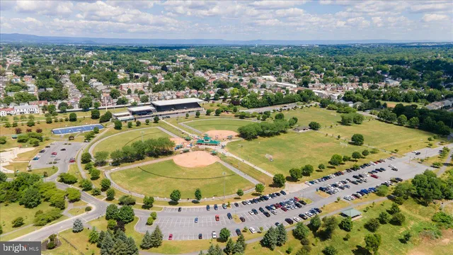 $995 | 250 North Mulberry Street, Unit 2F, Hagerstown, MD 21740