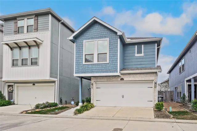 a view of outdoor space yard and front view of a house
