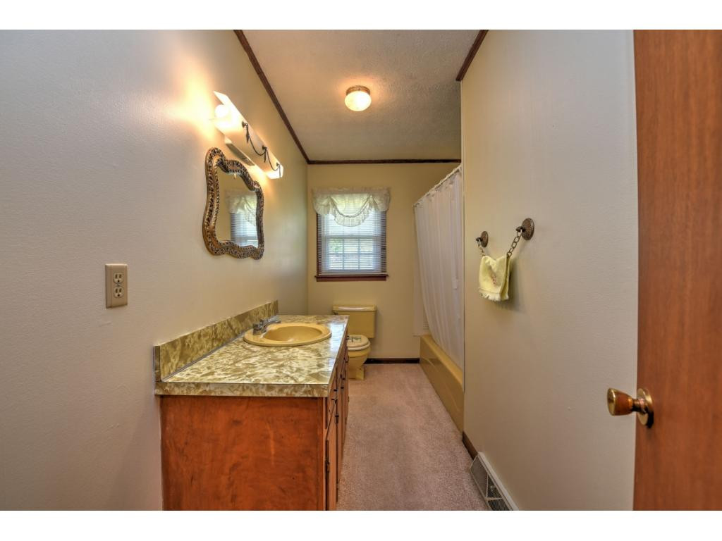 887 Bullock Hollow Road Bristol, TN 37620 - Photo 13 of 34 2ND BATHMAIN HOME