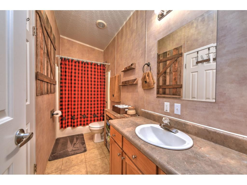 887 Bullock Hollow Road Bristol, TN 37620 - Photo 17 of 34 ADDITIONAL BATHROOM2ND HOME