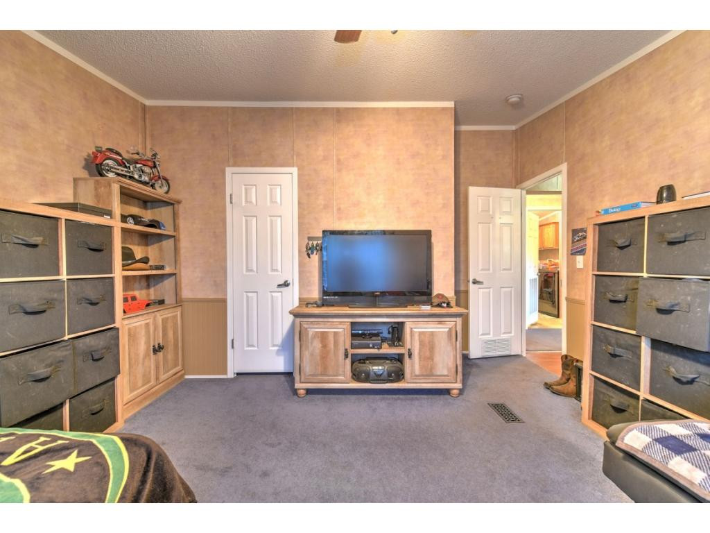 887 Bullock Hollow Road Bristol, TN 37620 - Photo 23 of 34 BEDROOM 2ND HOME