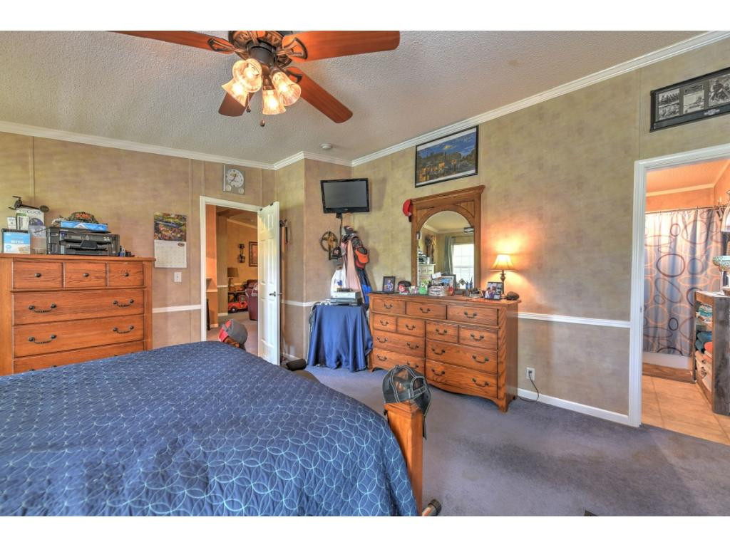887 Bullock Hollow Road Bristol, TN 37620 - Photo 25 of 34 MASTER SUITE2ND HOME