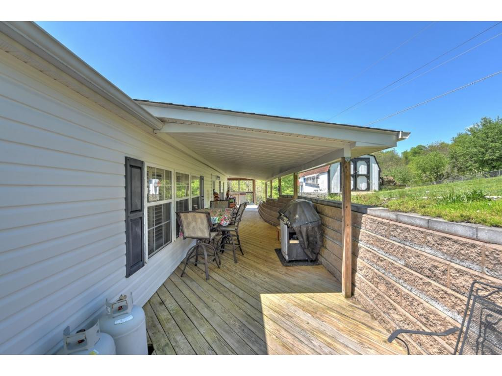 887 Bullock Hollow Road Bristol, TN 37620 - Photo 29 of 34 ENTERTAIN IN BACK YD2ND HOME