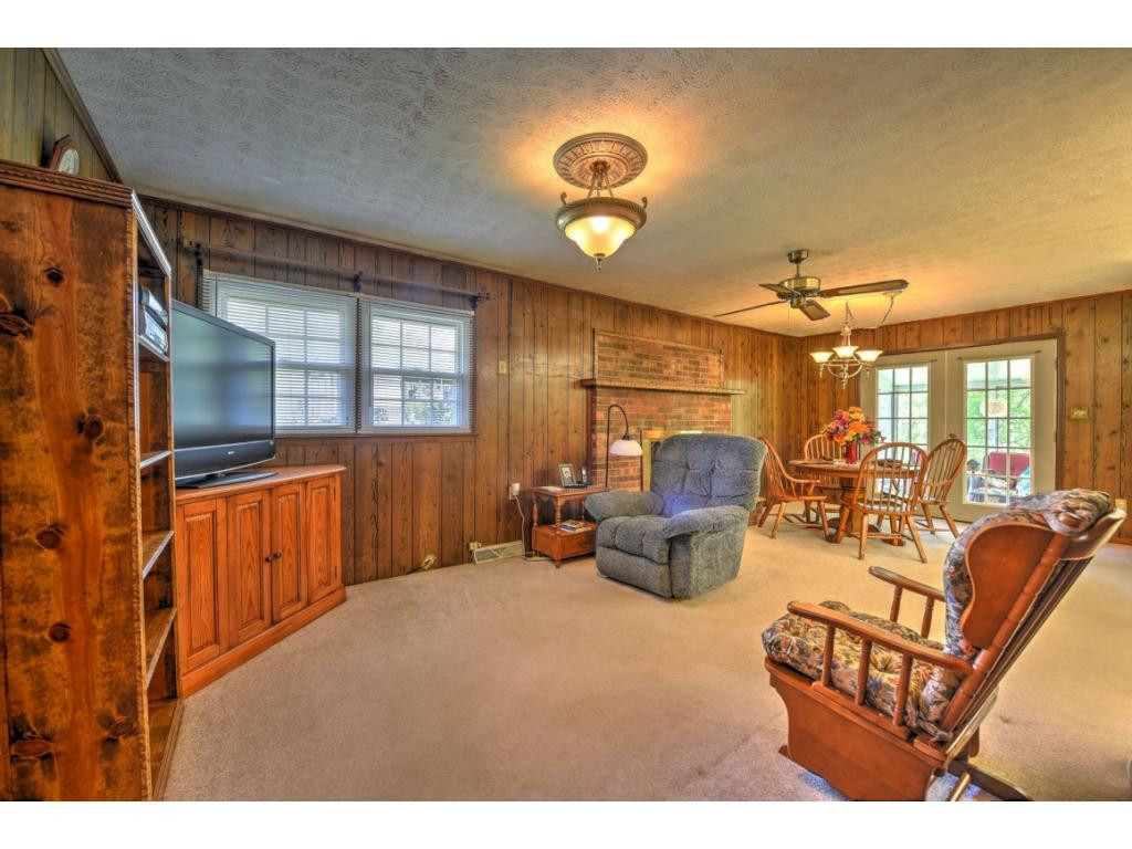 COZY FIREPLACEMAIN HOME