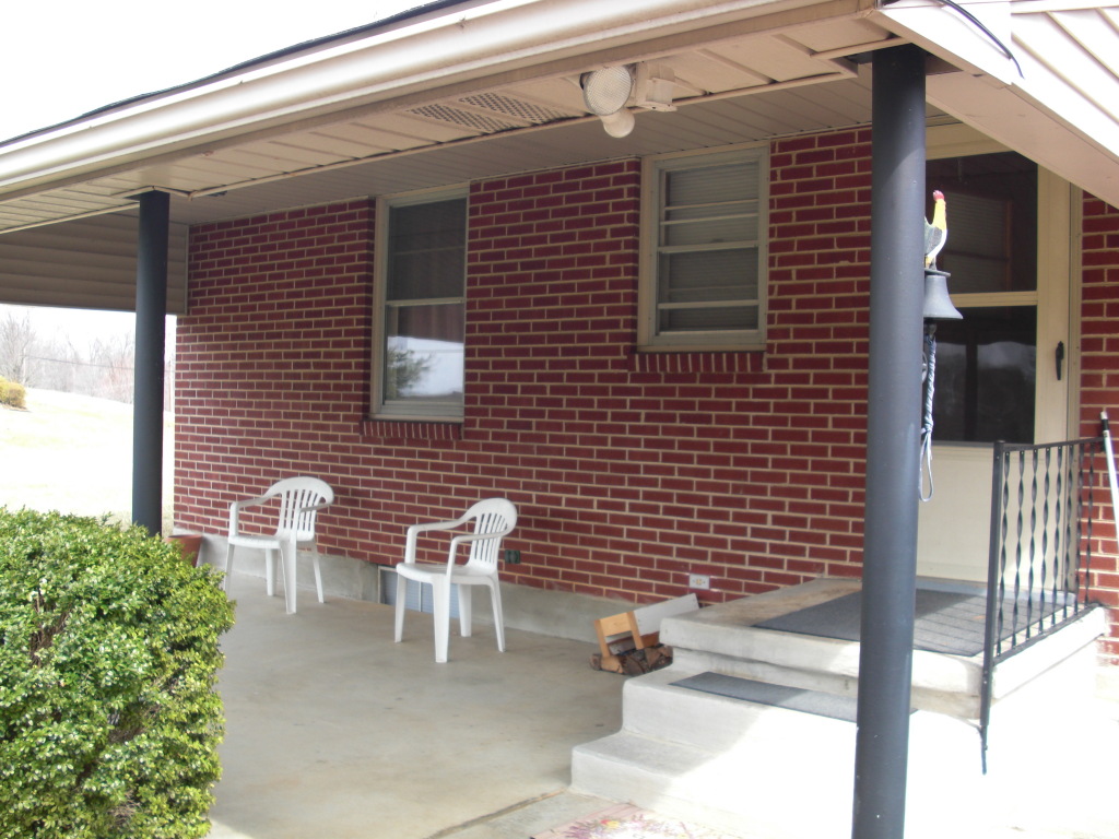 12083 Hardy Road Hardy, VA 24101 - Photo 14 of 19 a brick building with a table and chairs
