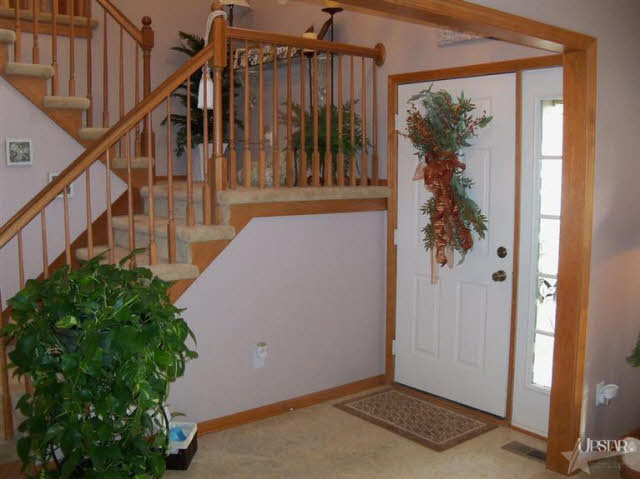 303 Rampart Drive Fort Wayne, IN 46845 - Photo 2 of 29 Gallery Image 2