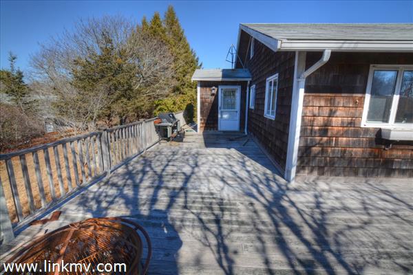 8 Smith Lane Chilmark, MA 02535 - Photo 3 of 15 http://d1qzqeyxiitrap.cloudfront.net/photos/34768/600/d7a8440a.jpg