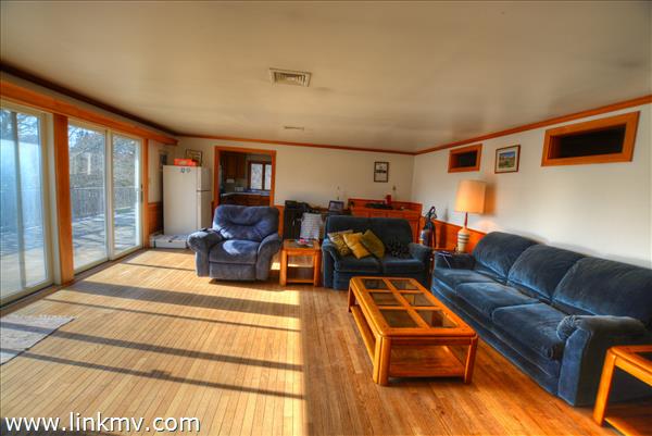 8 Smith Lane Chilmark, MA 02535 - Photo 6 of 15 http://d1qzqeyxiitrap.cloudfront.net/photos/34768/600/1a32486d.jpg