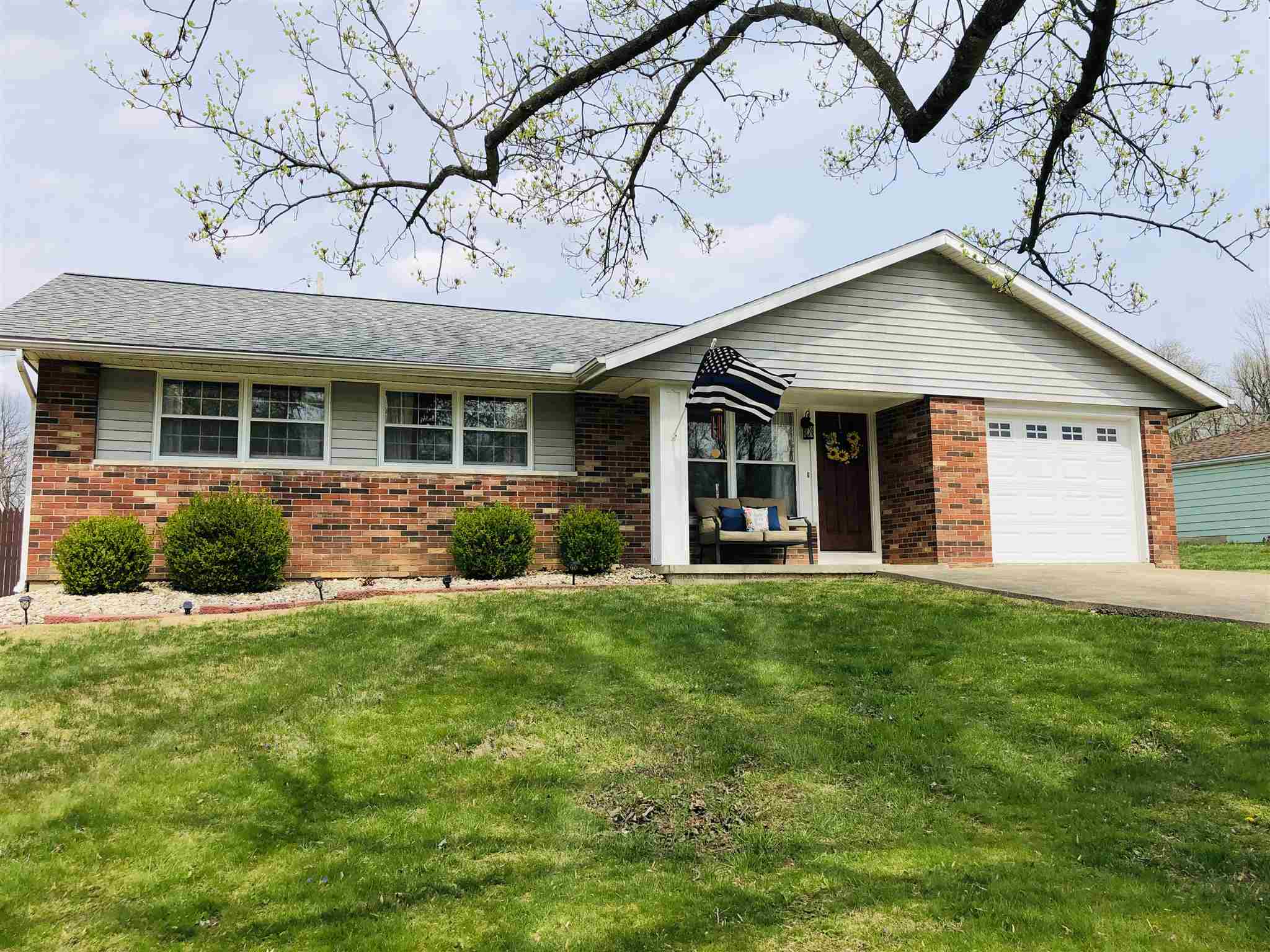 220 Riley Boulevard Bedford, IN 47421 - Photo 1 of 34