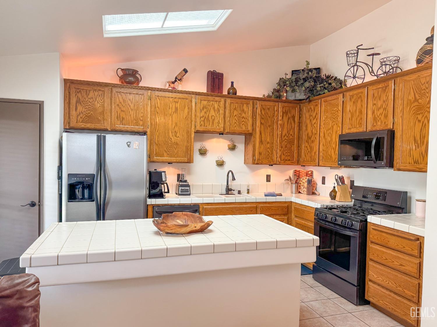 Undisclosed Address Bakersfield, CA 93312 - Photo 13 of 42