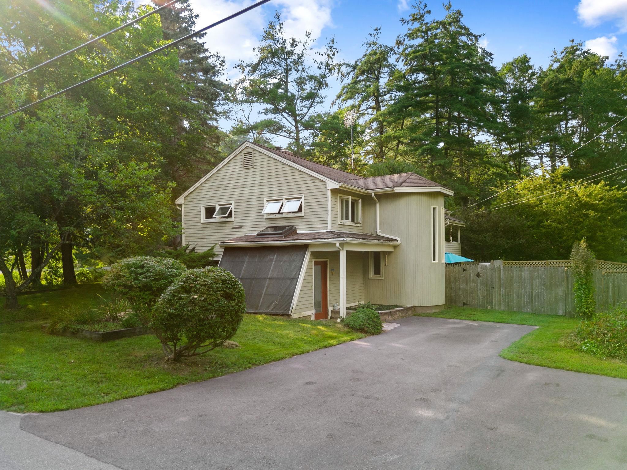 24 Windham Road Derry, NH 03038 - Photo 3 of 39