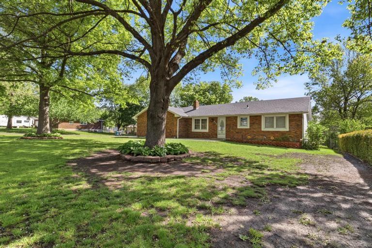 402 South Harrison Street Spring Hill, KS 66083 - Photo 3 of 40