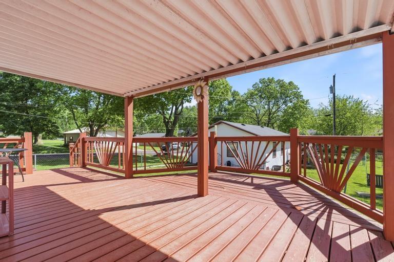 402 South Harrison Street Spring Hill, KS 66083 - Photo 9 of 40