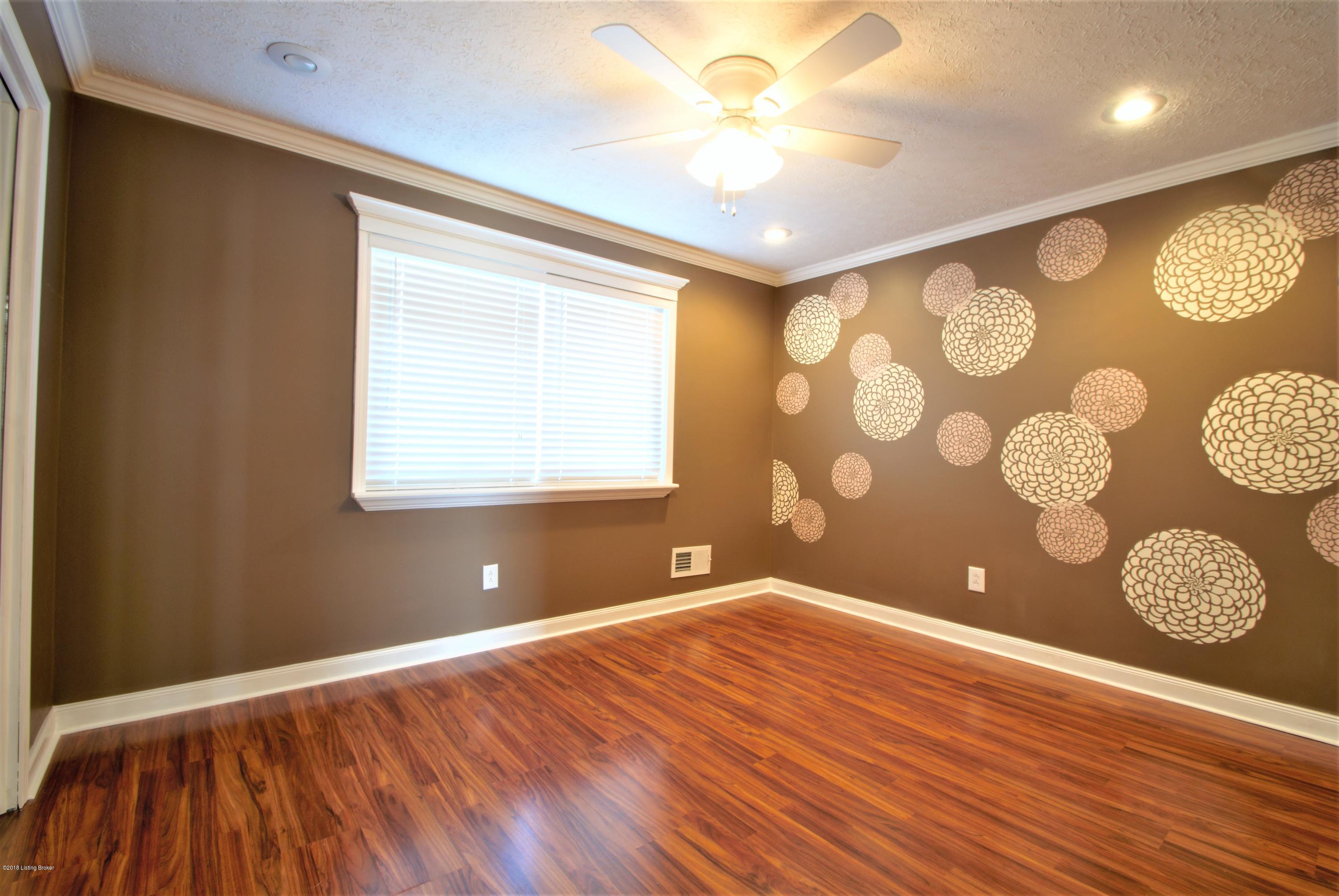 11302 Angelina Road Louisville, KY 40229 - Photo 19 of 37 DSC_1292