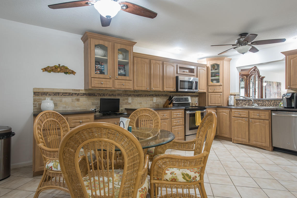 52 Maplecrest Circle Jupiter, FL 33458 - Photo 4 of 42 52 Maplecrest Cir-32