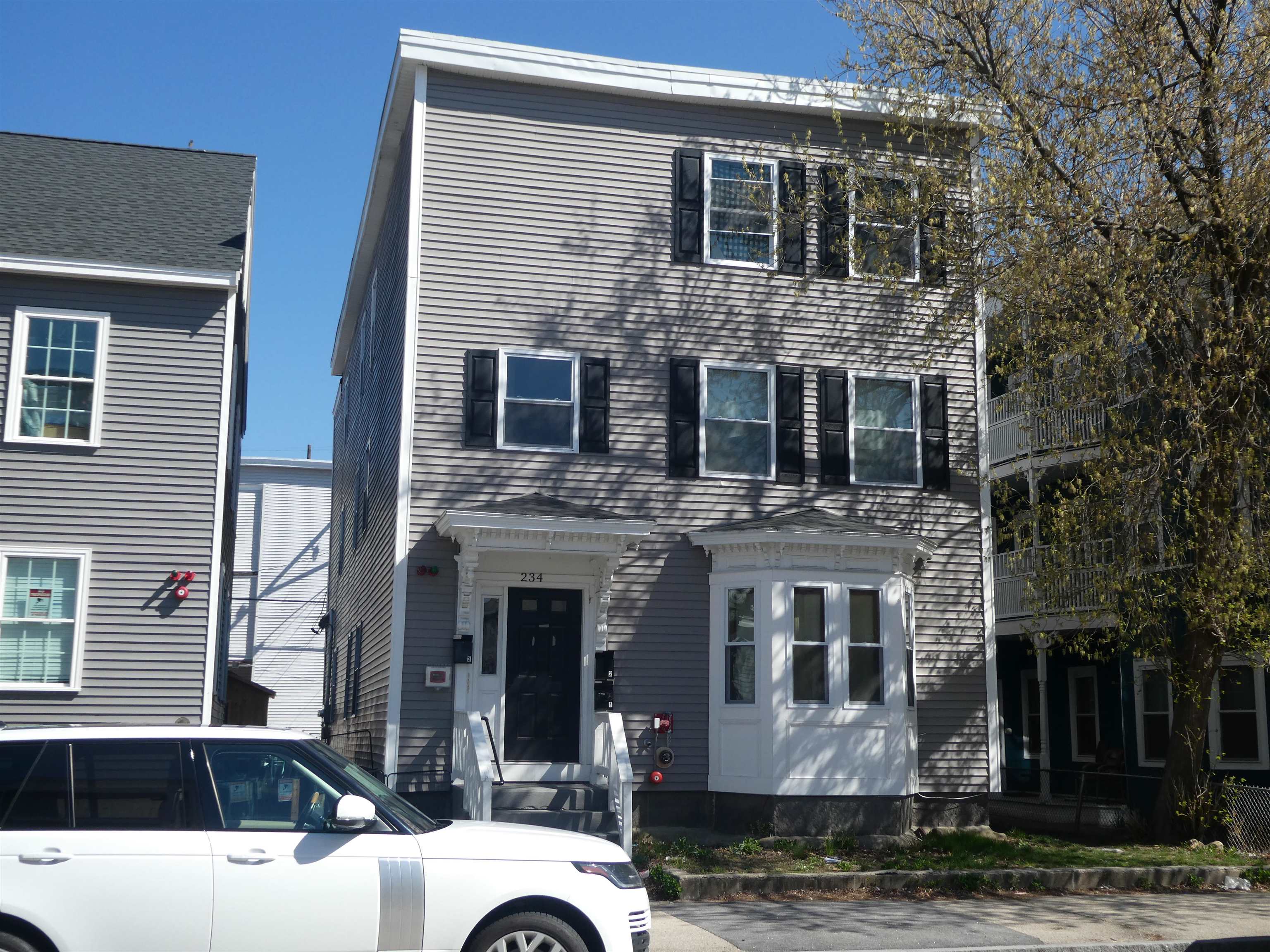 234 Spruce Street Manchester, NH 03103 - Photo 2 of 36