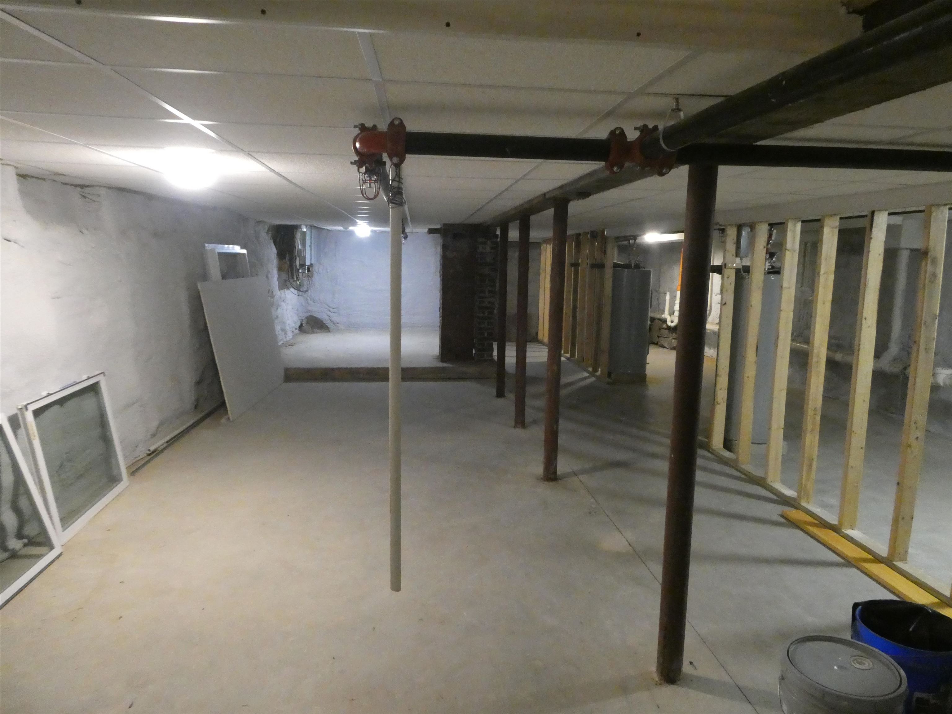 234 Spruce Street Manchester, NH 03103 - Photo 29 of 36