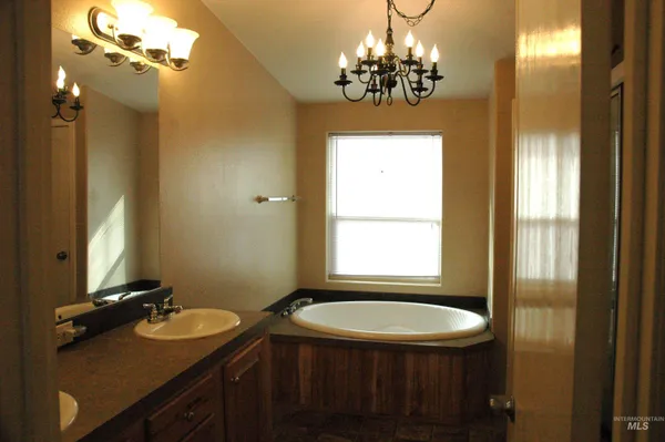 $156,900 | 4030 River Resort Drive, Unit 19, Homedale, ID 83628