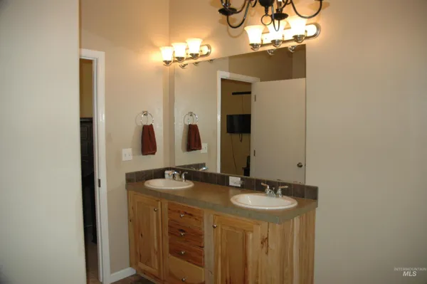 $156,900 | 4030 River Resort Drive, Unit 19, Homedale, ID 83628