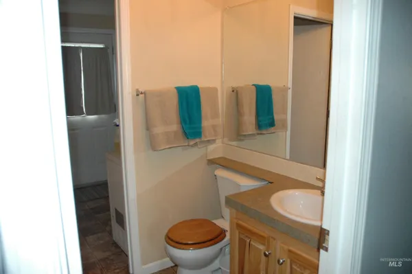 $156,900 | 4030 River Resort Drive, Unit 19, Homedale, ID 83628