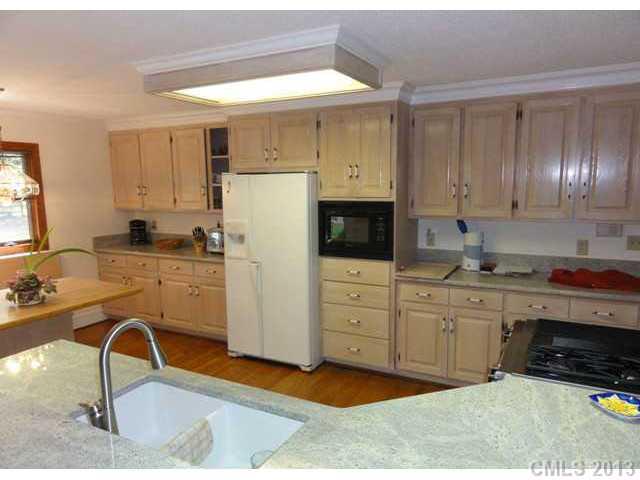 8531 Getalong Road Charlotte, NC 28213 - Photo 4 of 16