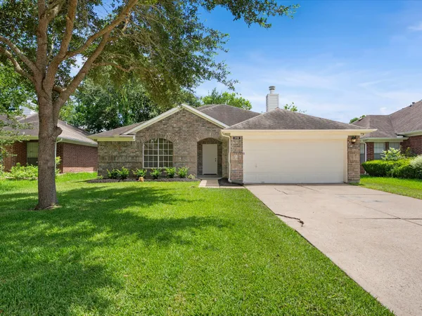 $299,900 | 3119 Shady Ridge Trail, Sugar Land, TX 77498